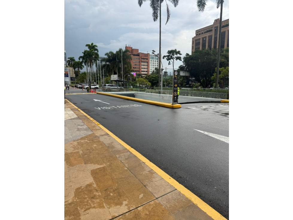 local en san Fernando plaza ( sobre la avenida el poblado) RENTANDO — foto 2