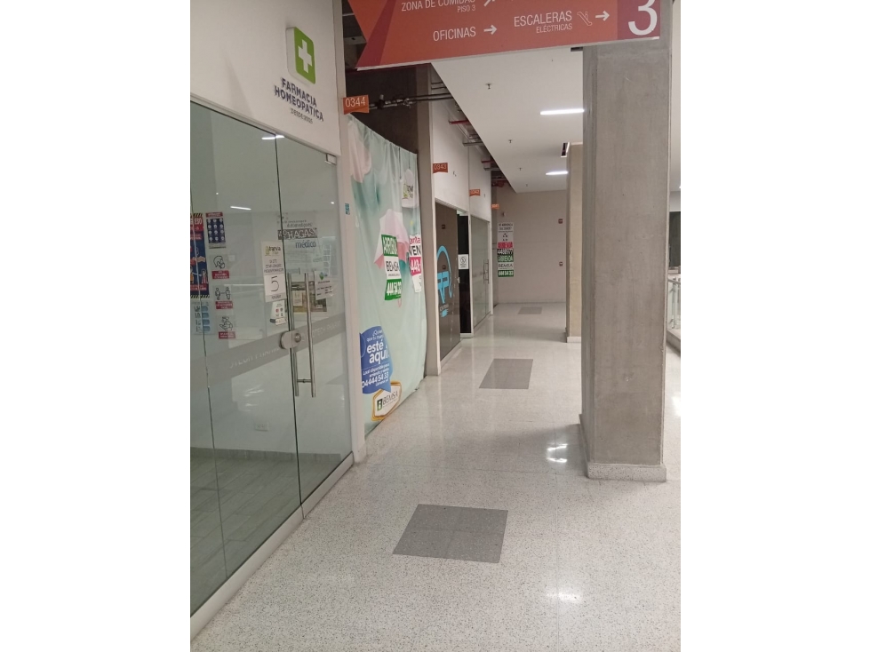 Local en Centro comercial Tranvia Plaza — foto 2