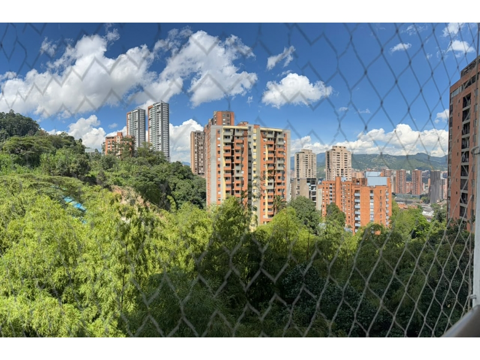 HERMOSO APARTAMENTO EN LA LOMA DEL ENCIERRO — foto 2