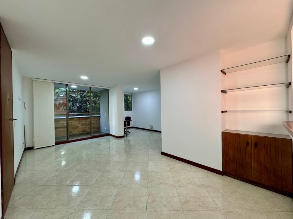 APARTAMENTO DOS ALCOBAS Y ESTUDIO UNIDAD COMPLETA CERCA A LA ABADIA — foto 2