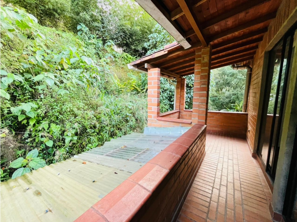 Venta de hermosa y amplia casa en Envigado via la catedral — foto 6