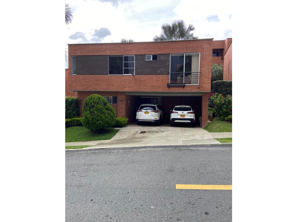VENTA DE HERMOSA CASA EN ENVIGADO