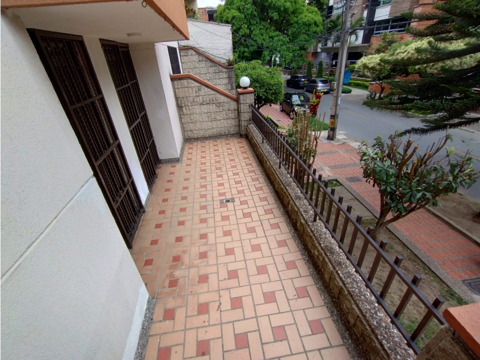 HERMOSO APARTAMENTO CON TERRAZA EN EL CORAZON DE LAURELES
