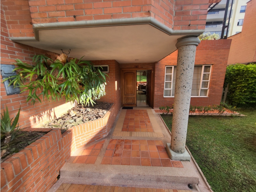 EXCELENTE CASA 4 ALCOBAS SILENCIOSA Y CON ESPACIOS GENEROSOS — foto 2
