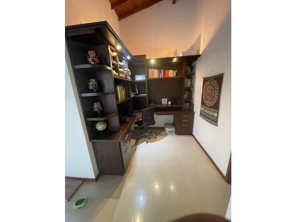 VENTA DE HERMOSA CASA EN ENVIGADO SECTOR PLANO — foto 6