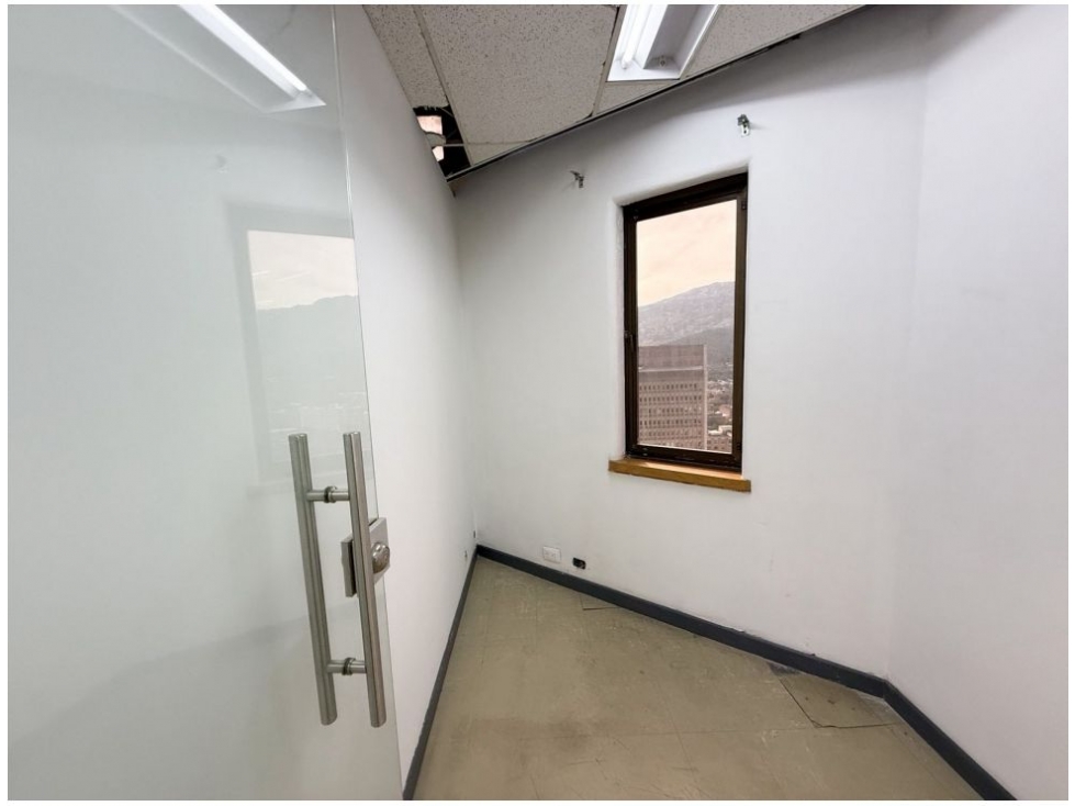 Oficina para la venta en Ed Banco Popular centro de Medellin — foto 5