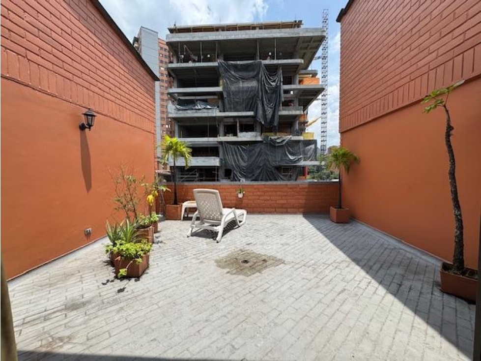 EXCELENTE APARTAMENTO 2 ALCOBAS EN PROVENZA CON LICENCIA COMERCIAL — foto 3