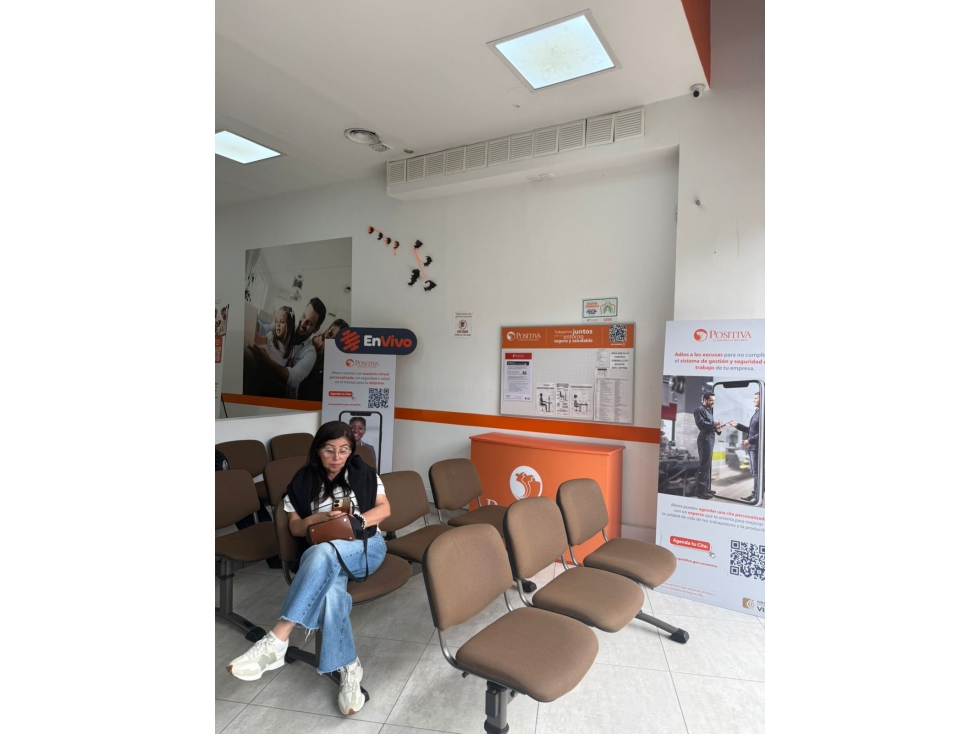 local en san Fernando plaza ( sobre la avenida el poblado) RENTANDO — foto 6