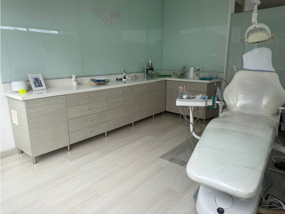 2 CONSULTORIOS ODONTOLOGICOS DOTADOS EN UNA SOLA OFICINA — foto 3