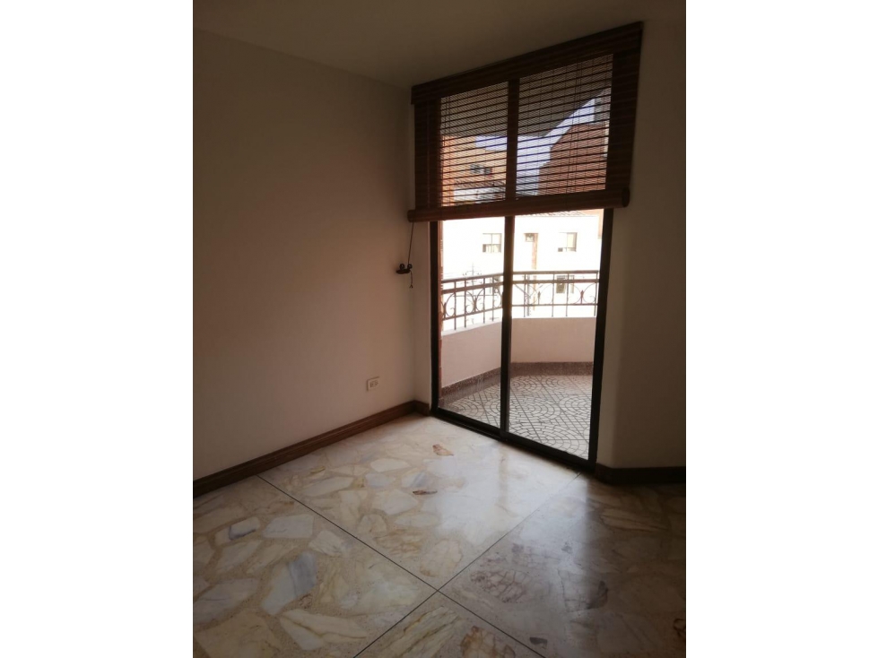 HERMOSO APARTAMNETO EN LAURELES SANTA TERESITA — foto 5