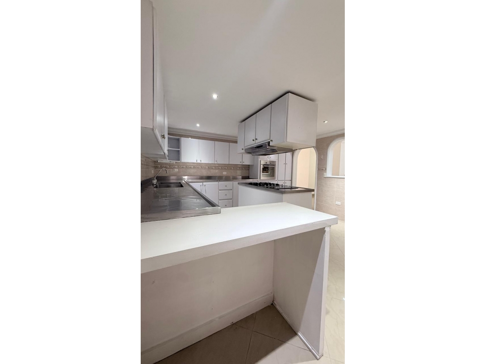 HERMOSO APARTAMENTO EN LAURELES — foto 2