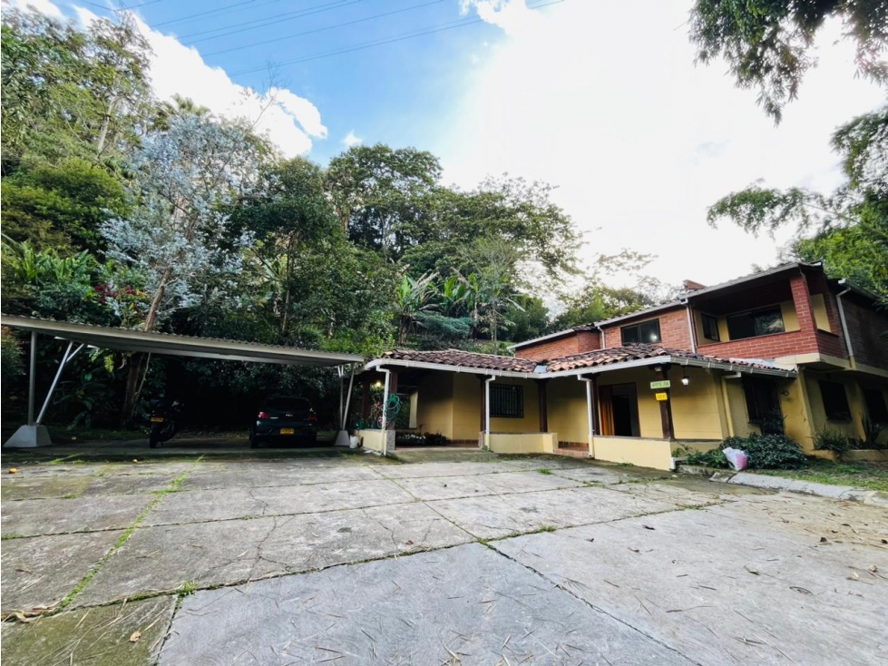 Venta de hermosa y amplia casa en Envigado via la catedral — foto 4