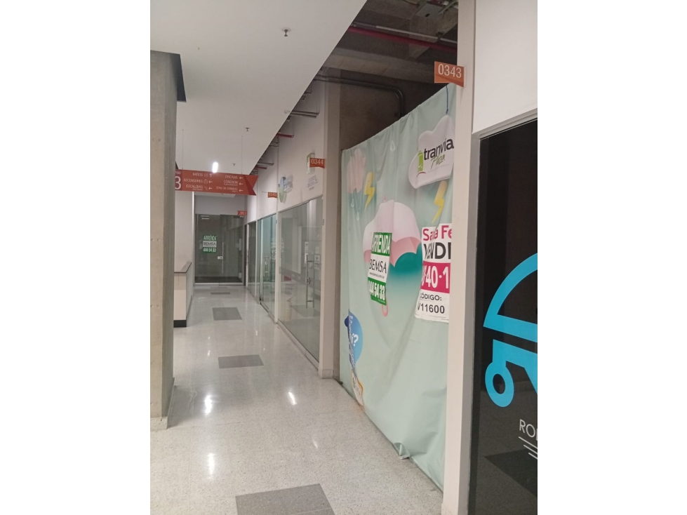 Local en Centro comercial Tranvia Plaza — foto 4