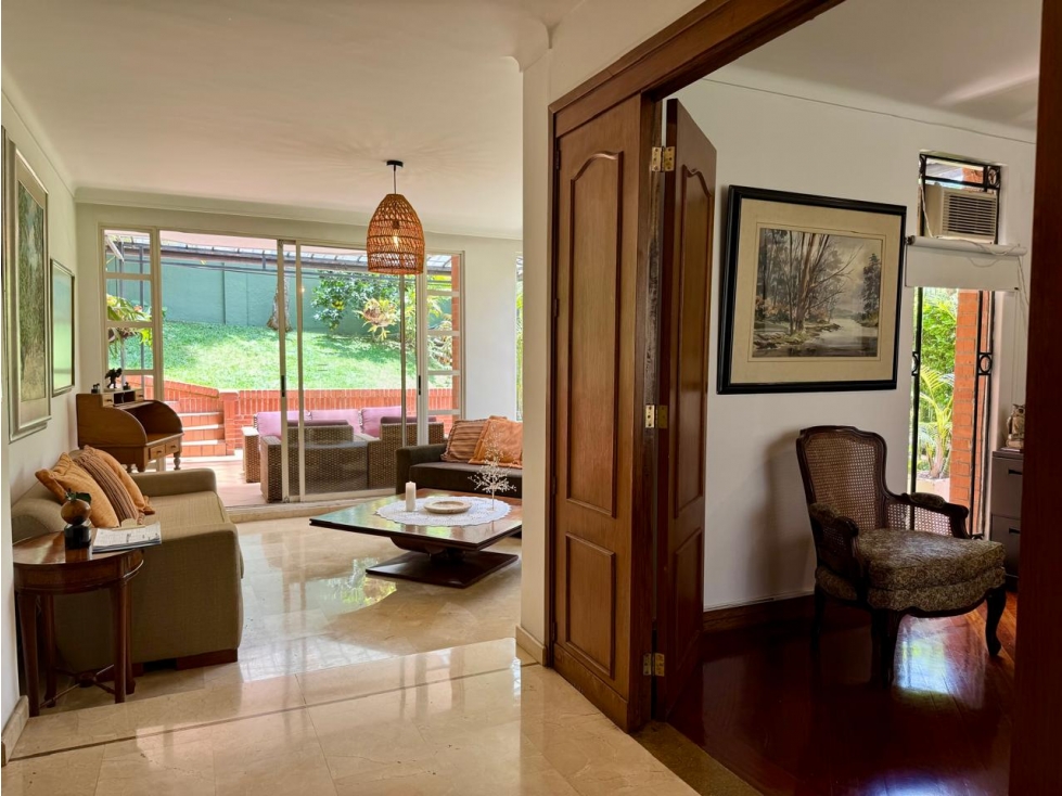 EXCELENTE CASA 4 ALCOBAS SILENCIOSA Y CON ESPACIOS GENEROSOS — foto 3