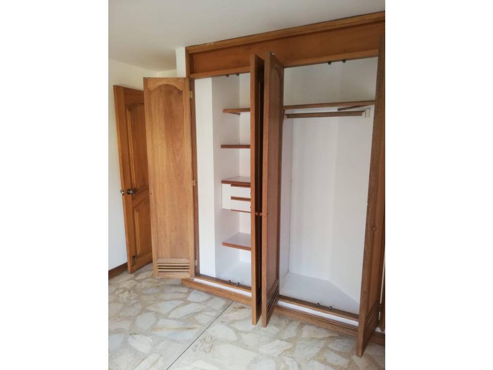 HERMOSO APARTAMNETO EN LAURELES SANTA TERESITA — foto 6