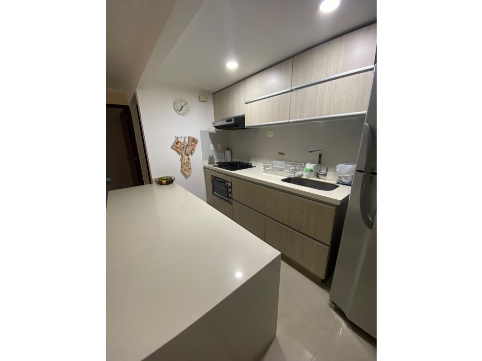 VENTA DE HERMOSO APTO REMODELADO EN LA VIA LAS PALMAS! — foto 2