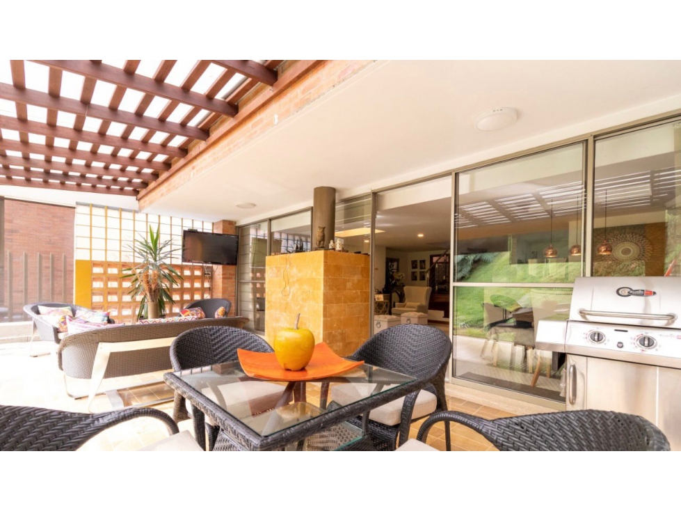 HERMOSA CASA EN AVES MARIA — foto 2