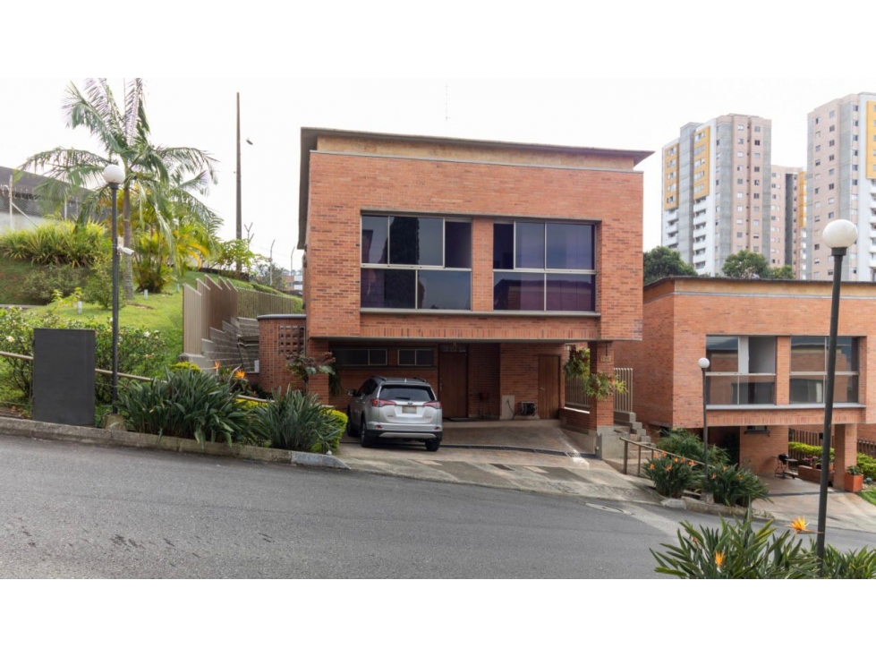 HERMOSA CASA EN AVES MARIA — foto 4