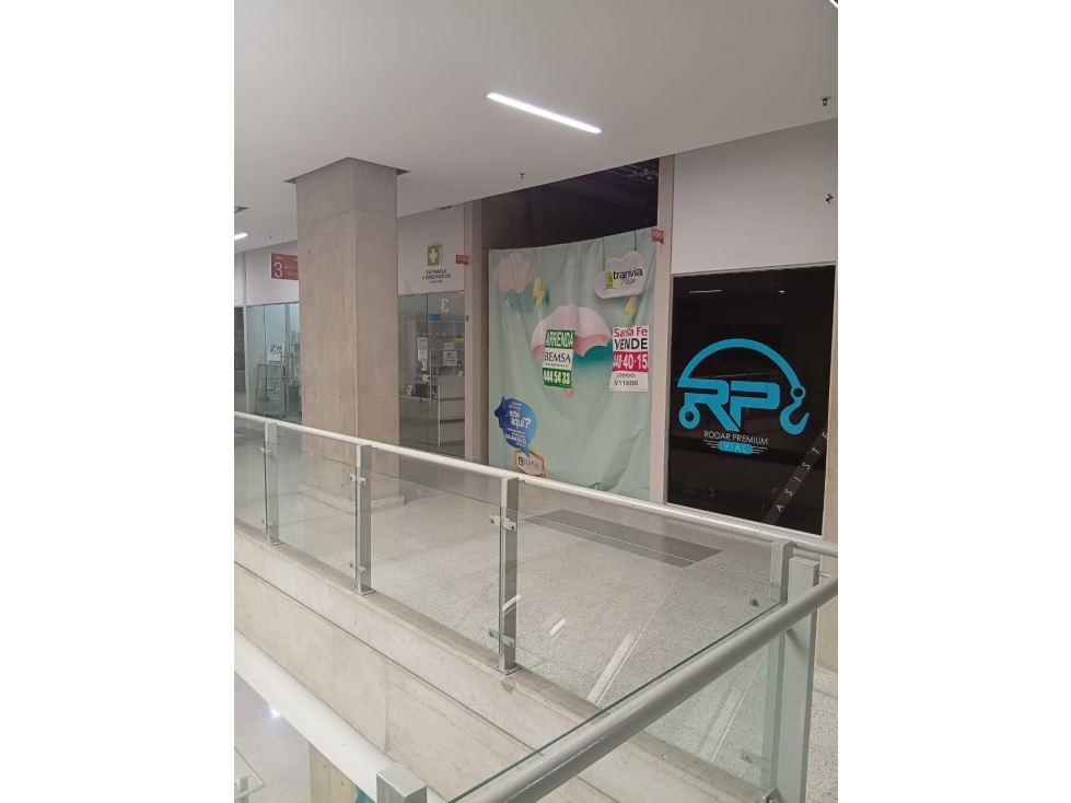Local en Centro comercial Tranvia Plaza — foto 5