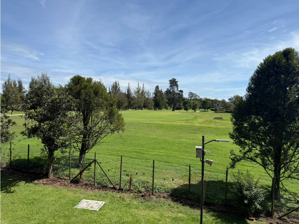 apartamento en llanogrande con vista al campo de golf