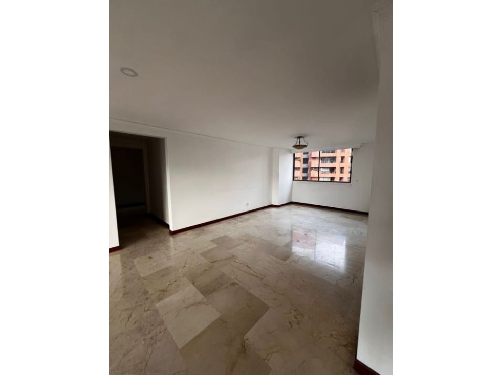 VENTA DE AMPLIO APARTAMENTO SECTOR LAS SANTAS EL POBLADO — foto 6