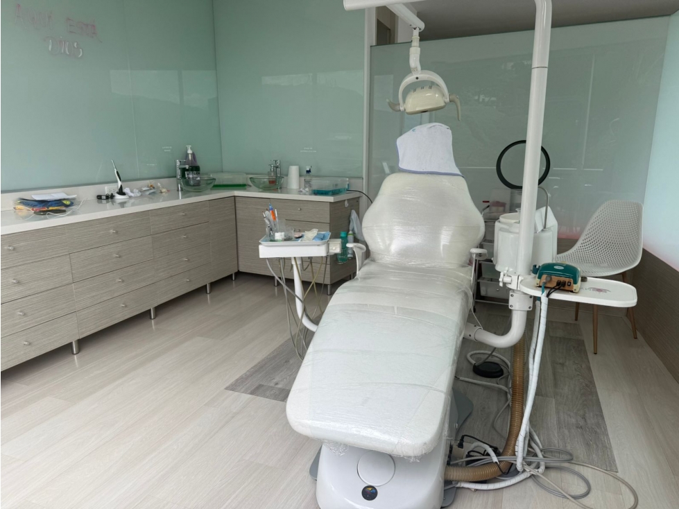 2 CONSULTORIOS ODONTOLOGICOS DOTADOS EN UNA SOLA OFICINA — foto 5