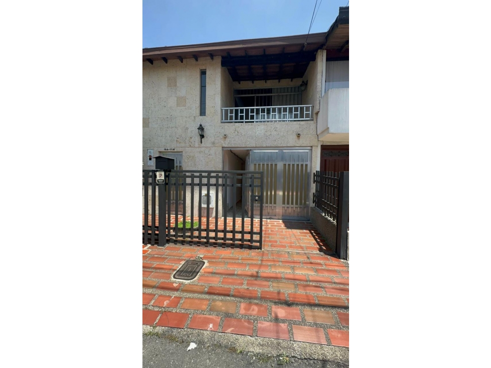 Hermosa casa independiente en Guayabal