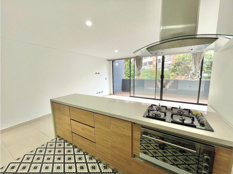 Apartamento en Conquistadores, hermoso y bien ubicado