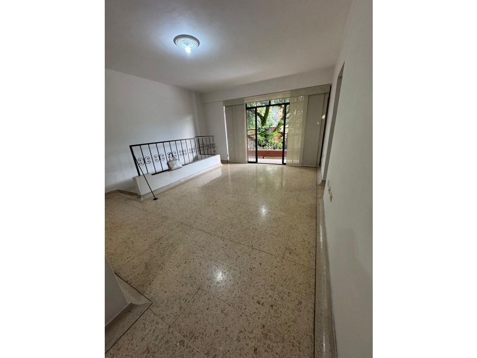 VENTA DE CASA CON AMPLIA TERRAZA EN EL BARRIO MESA