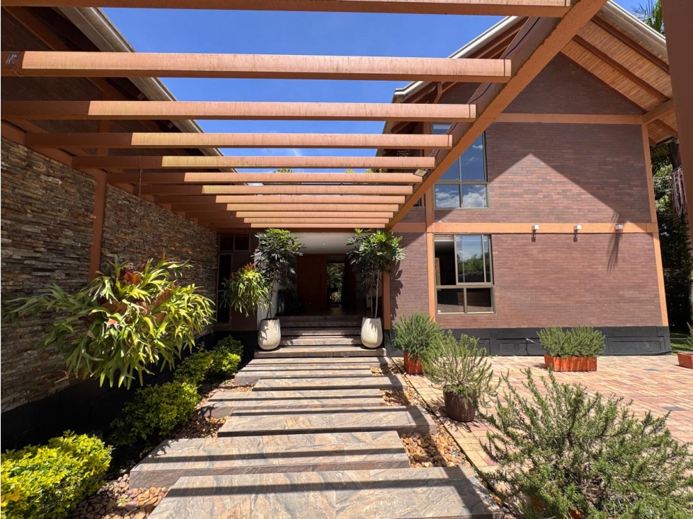 VENDEMOS CASA EXCLUSIVA EN LLANOGRANDE AL LADO DEL CLUB CAMPESTRE — foto 2