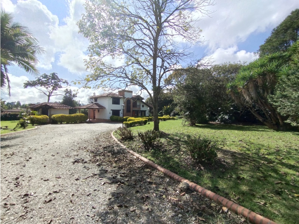 VENDEMOS CASA EN EL CORAZÓN DE LLANOGRANDE MONTELUNA CON CASA EXTRA — foto 4