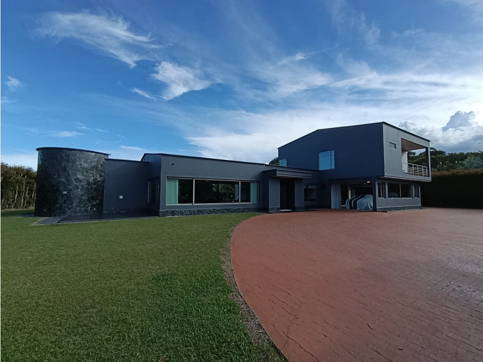 VENDEMOS CASA MODERNA LOTE PLANO 2.120 m² Y SUITE PRINCIPAL PRIVADA — foto 5