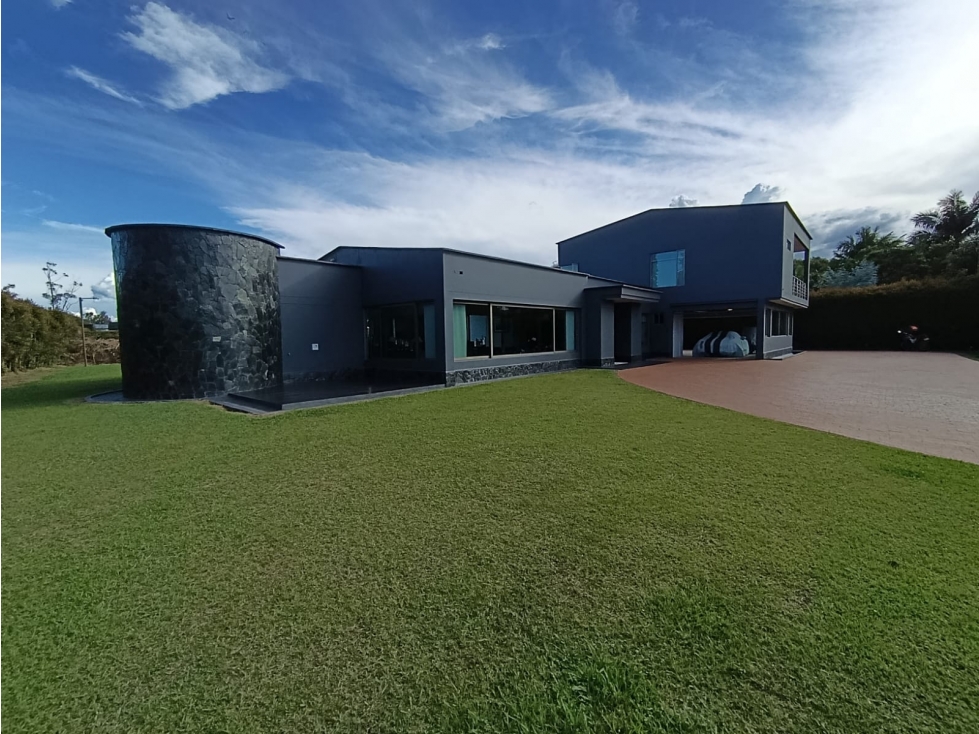 VENDEMOS CASA MODERNA LOTE PLANO 2.120 m² Y SUITE PRINCIPAL PRIVADA — foto 6