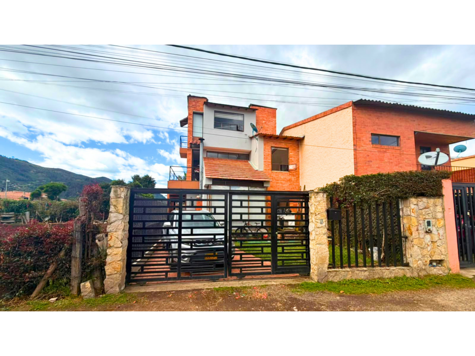 Asombrosa Casa de Cota en Venta $740 Millones Negociables