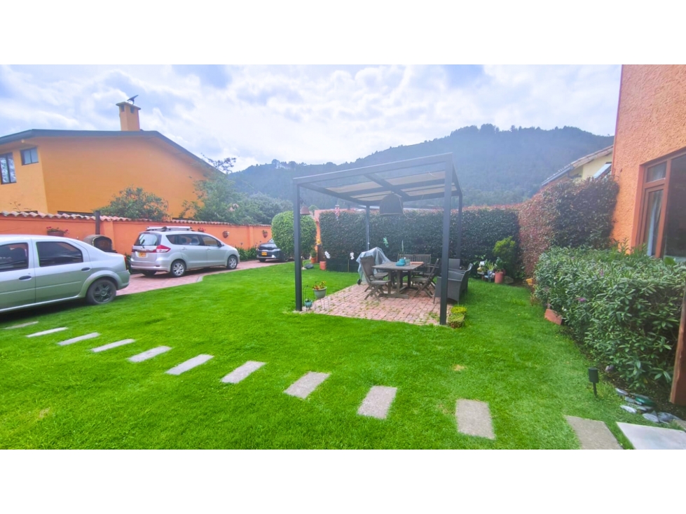 Asombrosa CASA CAMPESTRE de CHIA FONQUETÁ en Arriendo $ 4,500,000 - 2