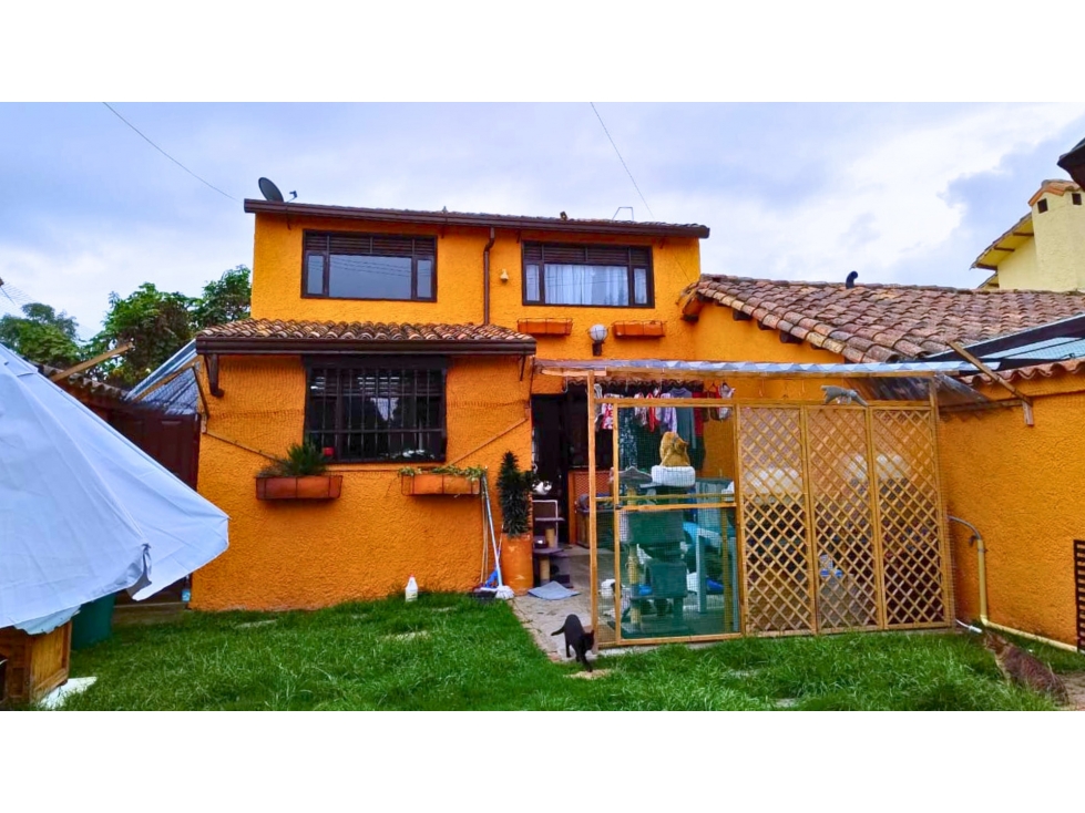 Asombrosa CASA CAMPESTRE de CHIA FONQUETÁ en Arriendo $ 4,500,000 - 5