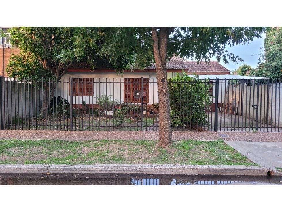 VENTA , CHALET 4 AMBIENTES CON COCHERA - 2