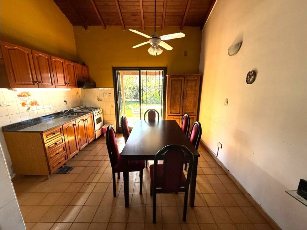 VENTA , CHALET 4 AMBIENTES CON COCHERA - 5