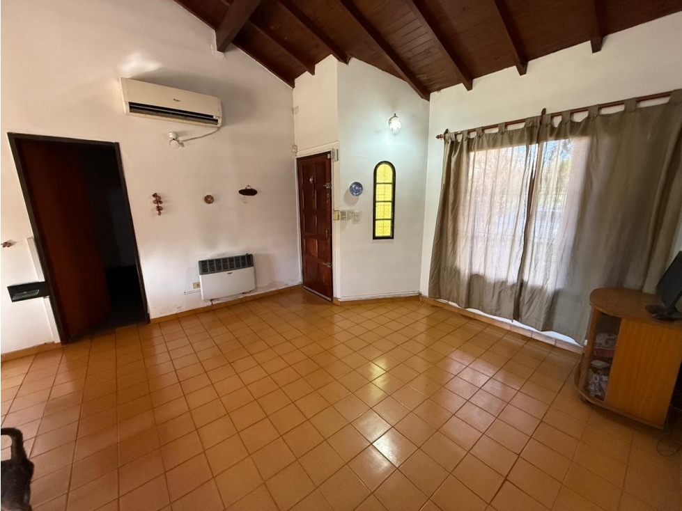 VENTA , CHALET 4 AMBIENTES CON COCHERA - 6