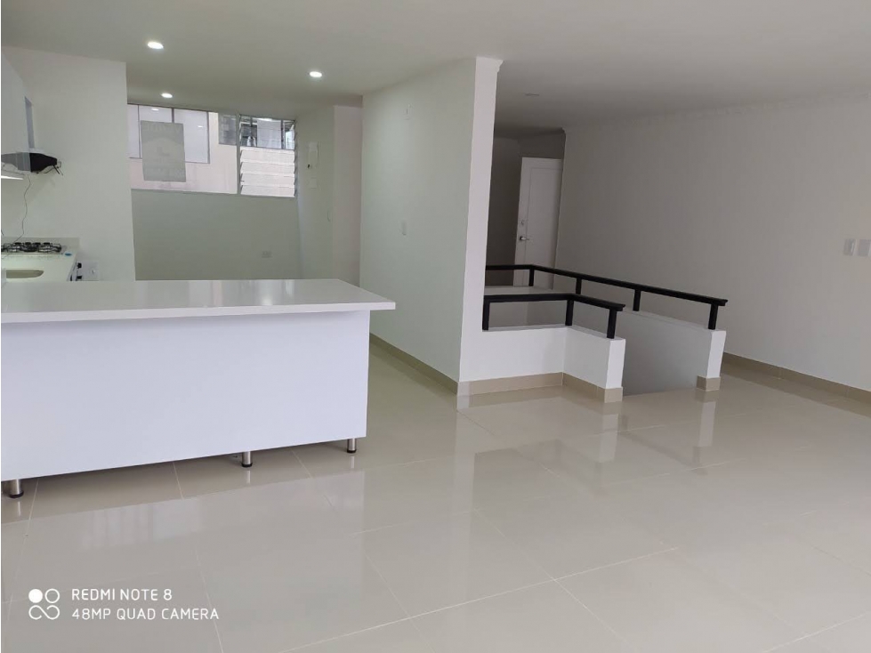 (J) APARTAMENTO DUPLEX, EN VENTA EN VERSALLES, NORTE DE CALI.