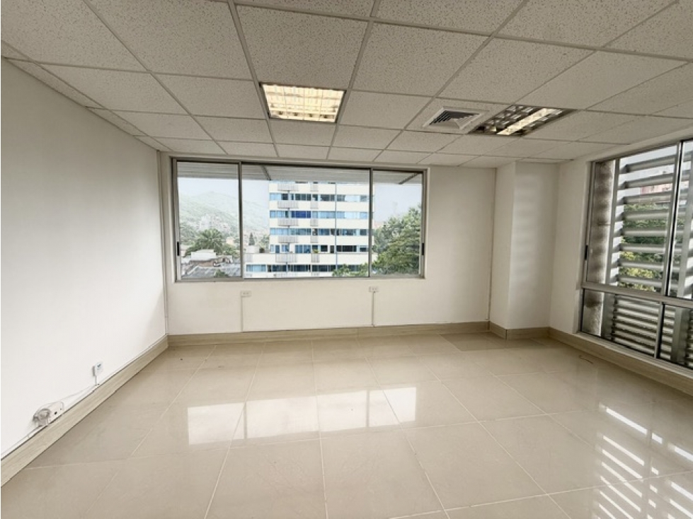 (J) OFICINA PARA ALQUILAR EN SANTA MONICA, EN EL NORTE DE CALI