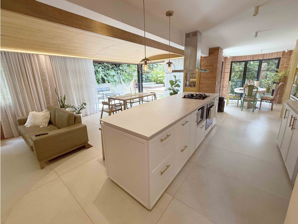 Casa con jardin en venta Medellin San Lucas CA-POB-0442 MLS# 264318