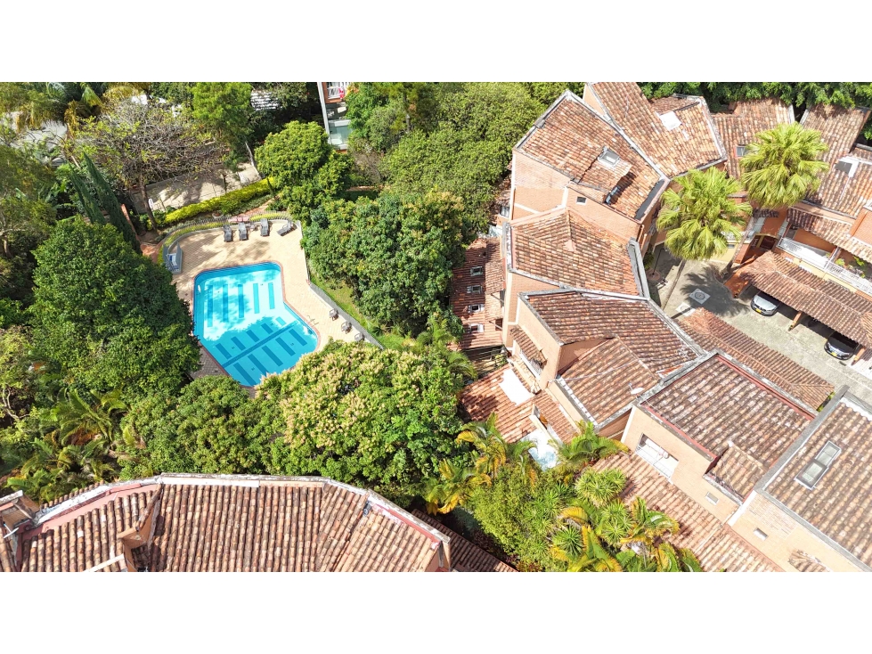 Casa esquinera unidad cerrada en venta Oviedo Medellin CA-POB-0350 — foto 2