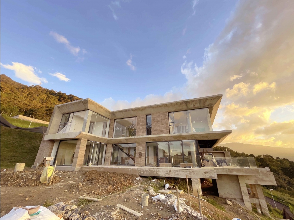 En venta casa de Lujo en Los Balsos Medellin CA-POB-0417 MLS# 260000