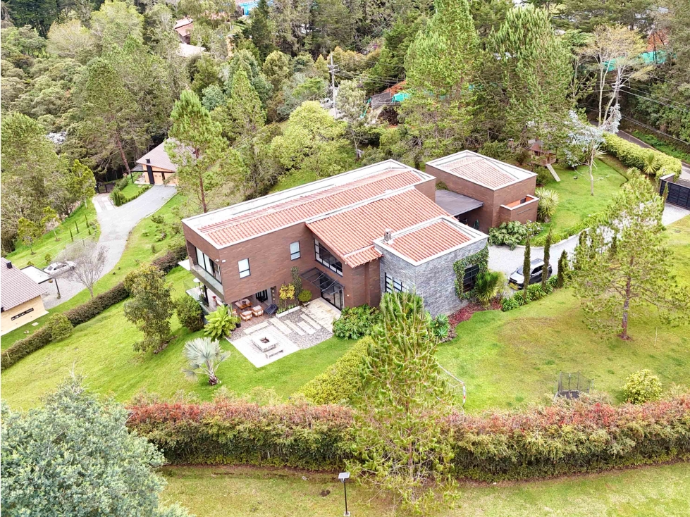 Casa campestre moderna en venta El Retiro CA-POB-0399