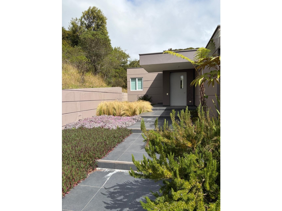 EXCLUSIVA VIVIENDA EN SINDAMANOY - 1