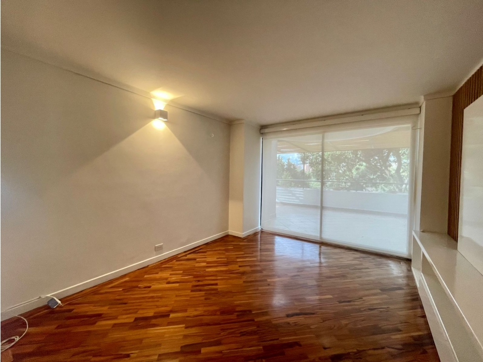 APARTAMENTO EN ARRIENDO CERCA AL TESORO MEDELLIN — foto 3