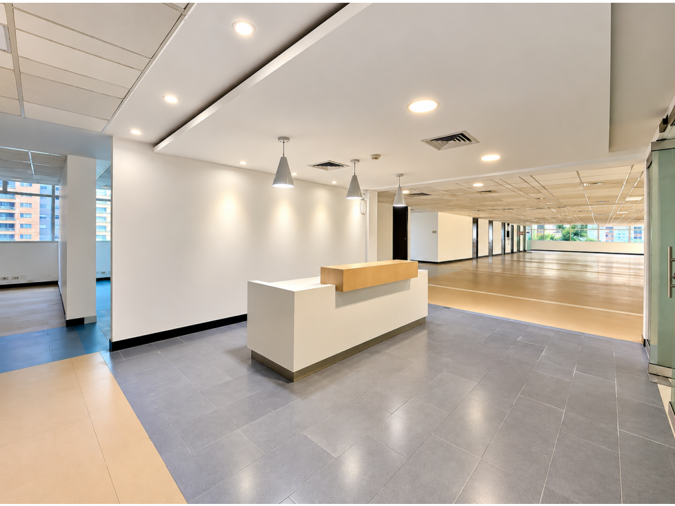 Venta o arriendo de oficina sector Ciudad del Rìo Medellìn