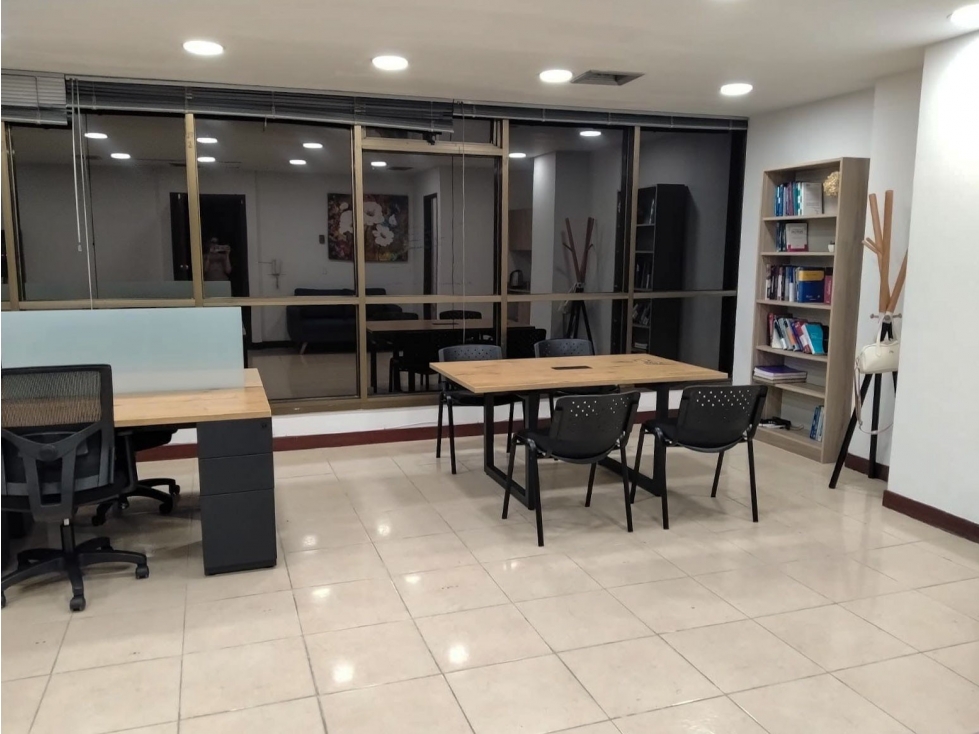 Arriendo oficina en C Empresarial en sector Milla de oro el Poblado