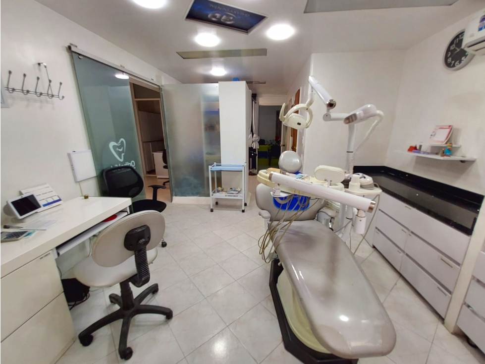 Venta/arriendo de oficina/consultorio en Ed Empresarial centro de Med — foto 4
